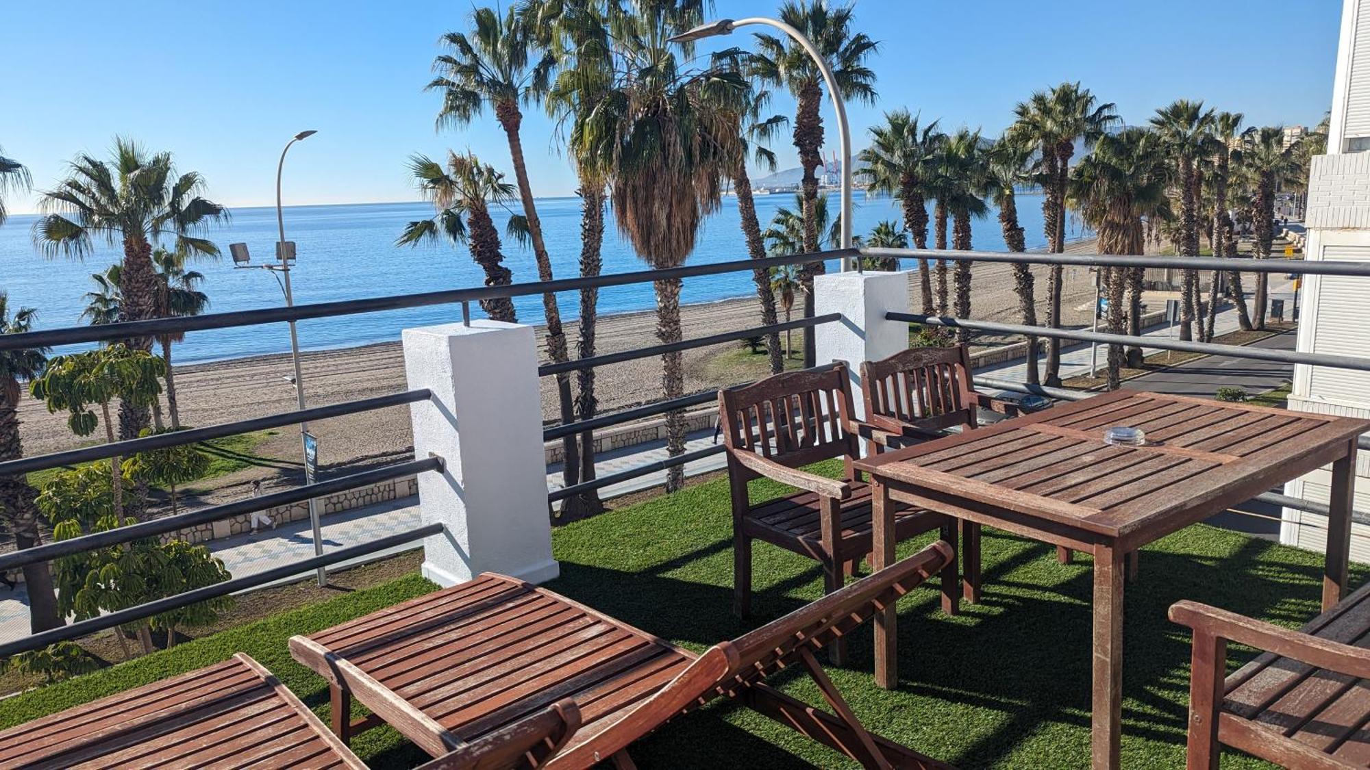 Loft con gran terraza en primera linea de playa Málaga Esterno foto